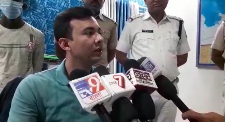 সালানপুর পুলিশের চেষ্টায় উদ্ধার হল ছিনতাই হয়ে যাওয়া টাকা ও ব্যাংকের পাস বুক Screenshot 20210314 1751502 সালানপুর পুলিশের চেষ্টায় উদ্ধার হল ছিনতাই হয়ে যাওয়া টাকা ও ব্যাংকের পাস বুক