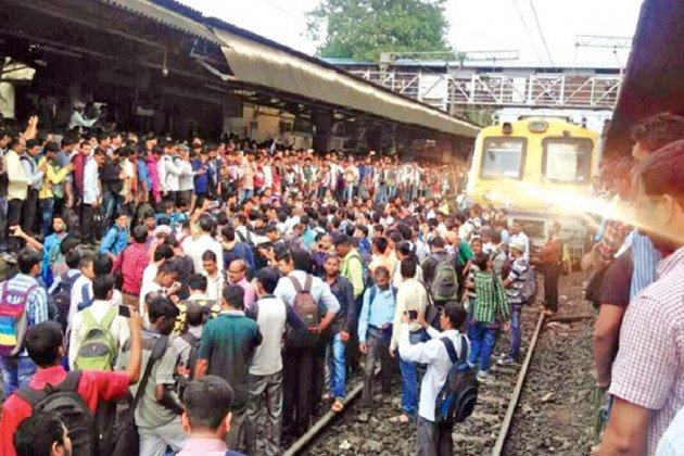 ঠাকুরনগরে স্টেশনে বিজেপির (BJP) রেল অবরোধ 1 63 ঠাকুরনগরে স্টেশনে বিজেপির (BJP) রেল অবরোধ